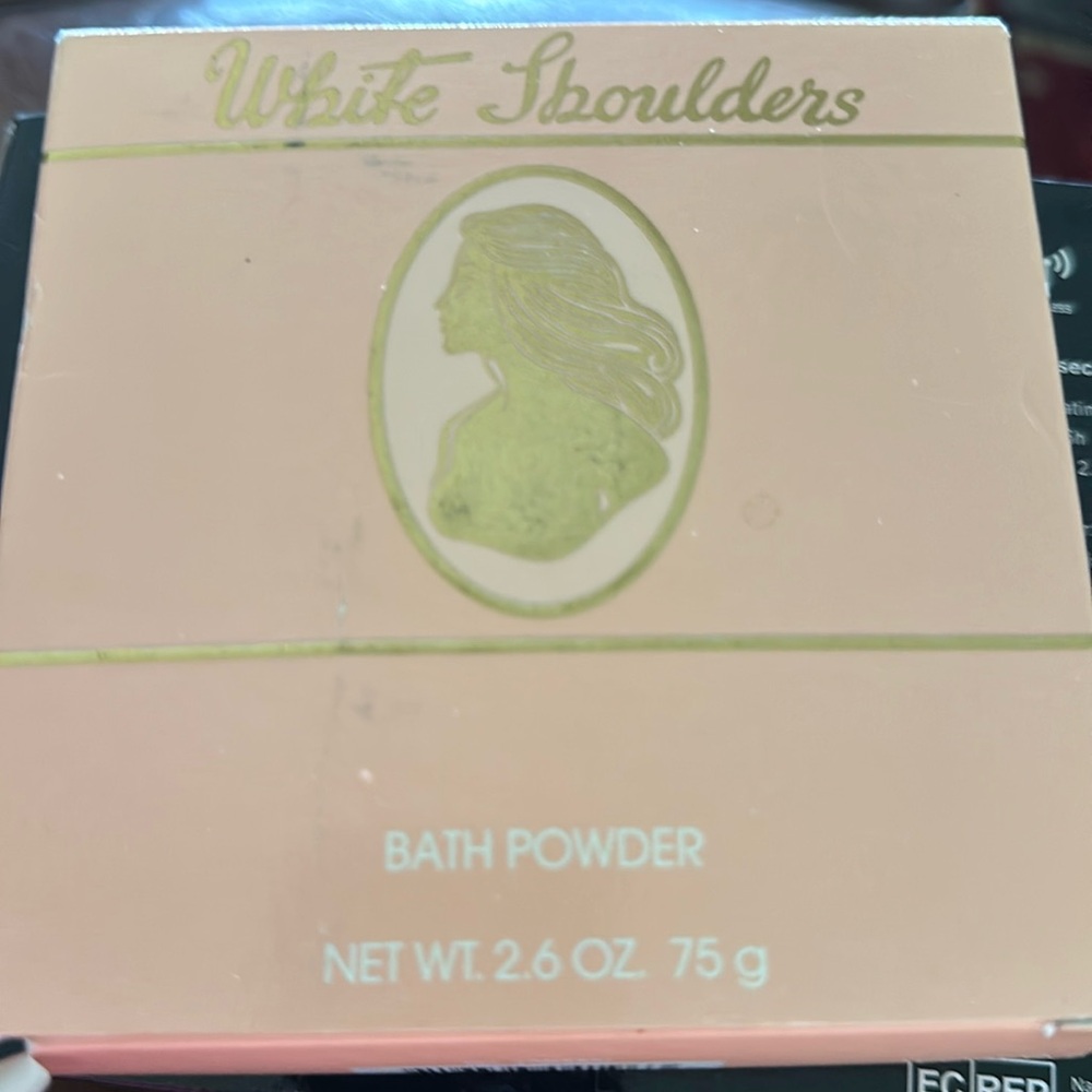 New I’m box White Shoulders bath powder